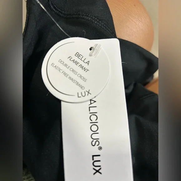 NWT Yogalicious Lux Bella Double Cris Cross Flare Black Small - Picture 5 of 7